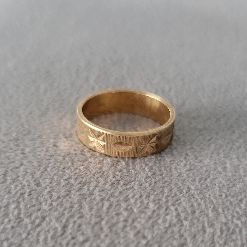 14K Gold men's wedding band